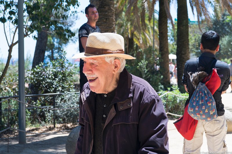 20160529_132256 D4S.jpg - Happy onlooker, Parc Guell